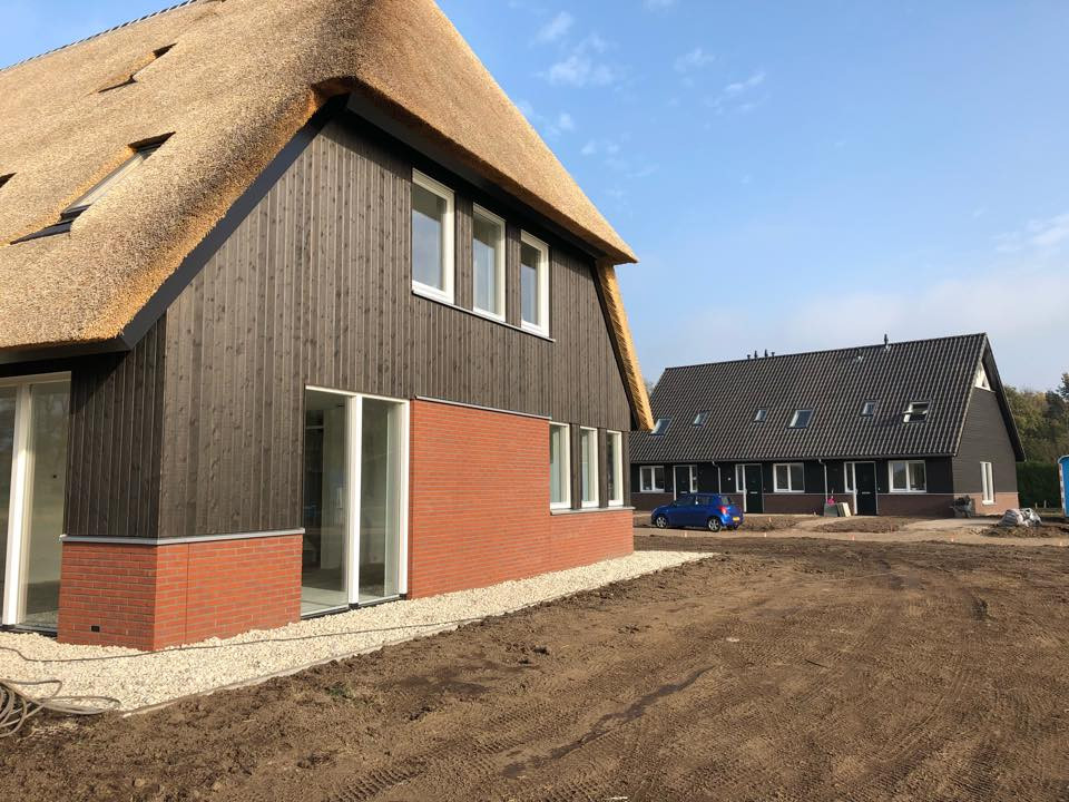 Erve Wink Ansen HuneBouw riet boerderij pannen gevel