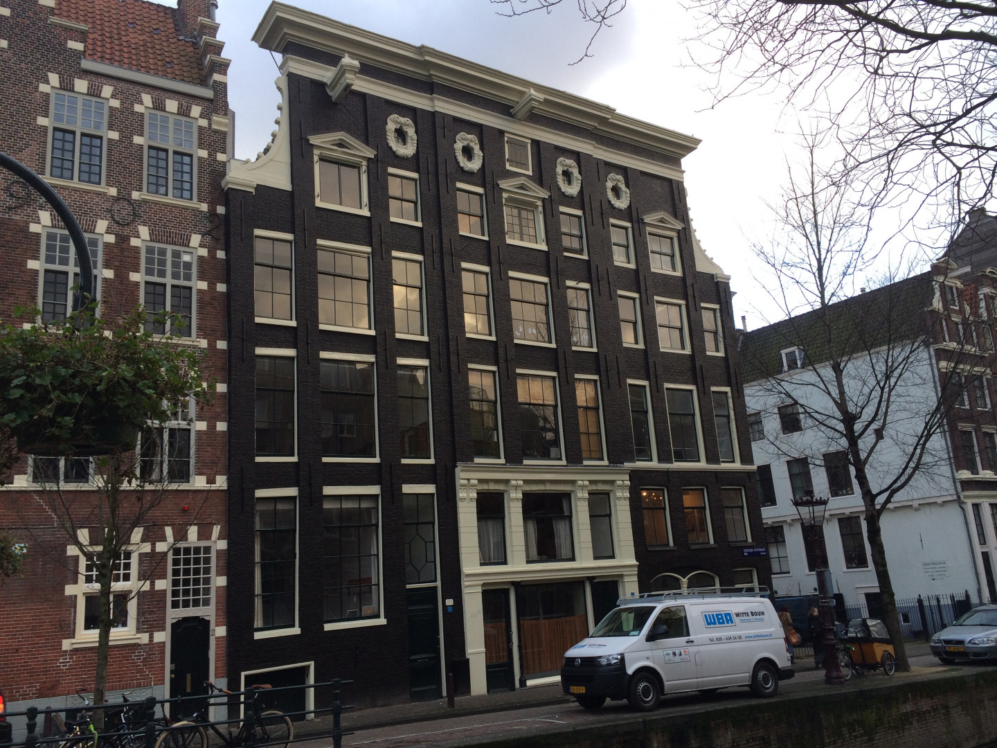 Dakrenovatie en asbestsanering Oudezijds Acherburgwal