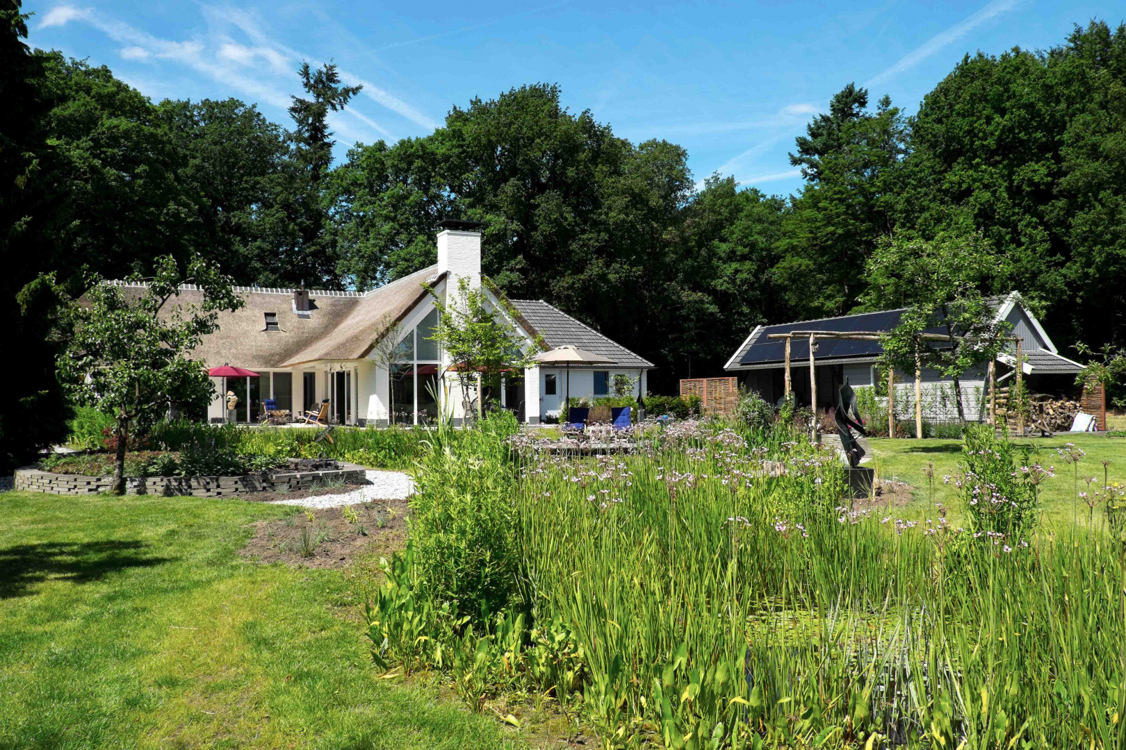 LEVENSLOOPBESTENDIGE WONING MET SCHITTERENDE TUIN