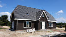 Woning met garage in Hierden