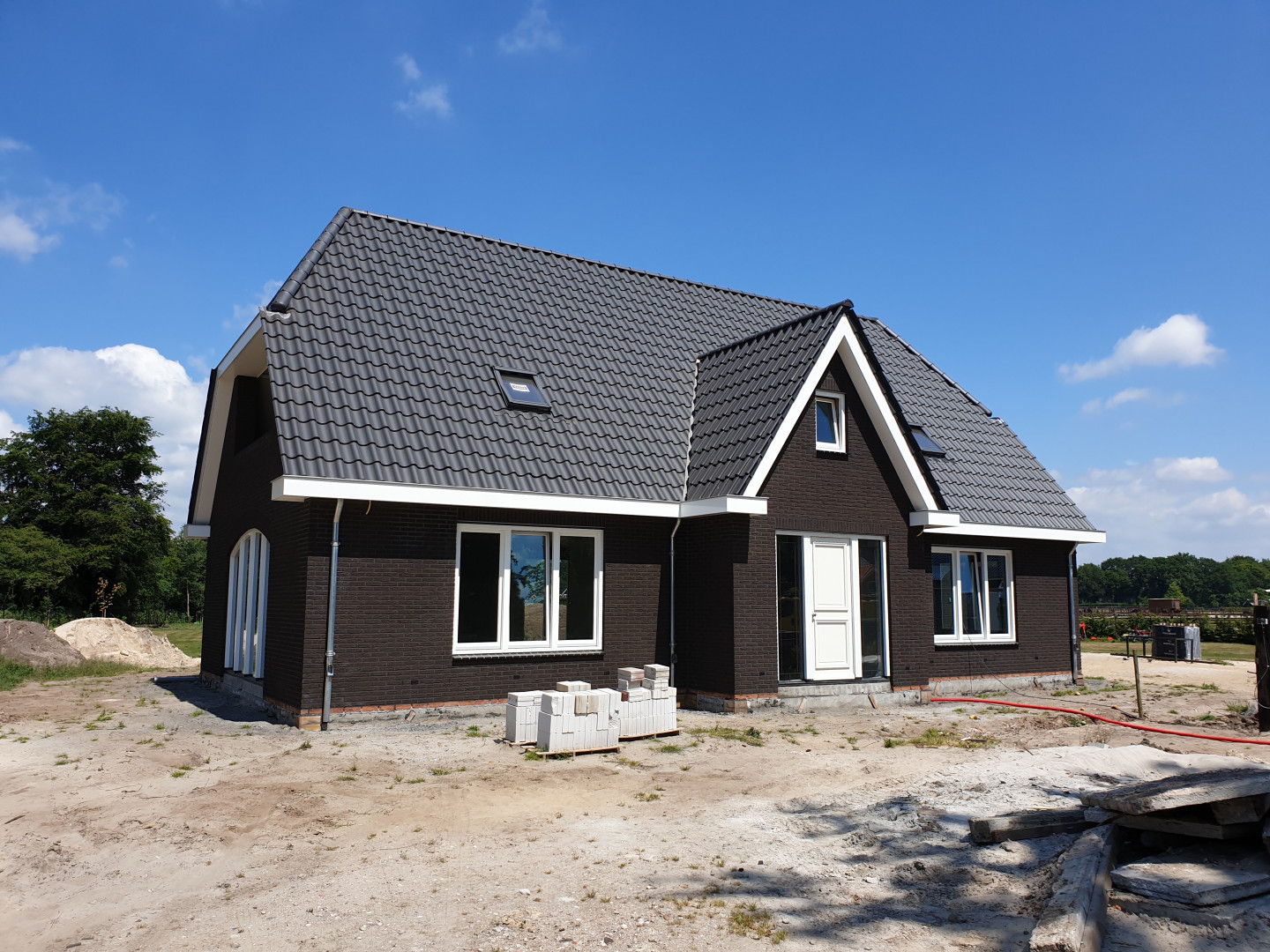 Woning met garage in Hierden