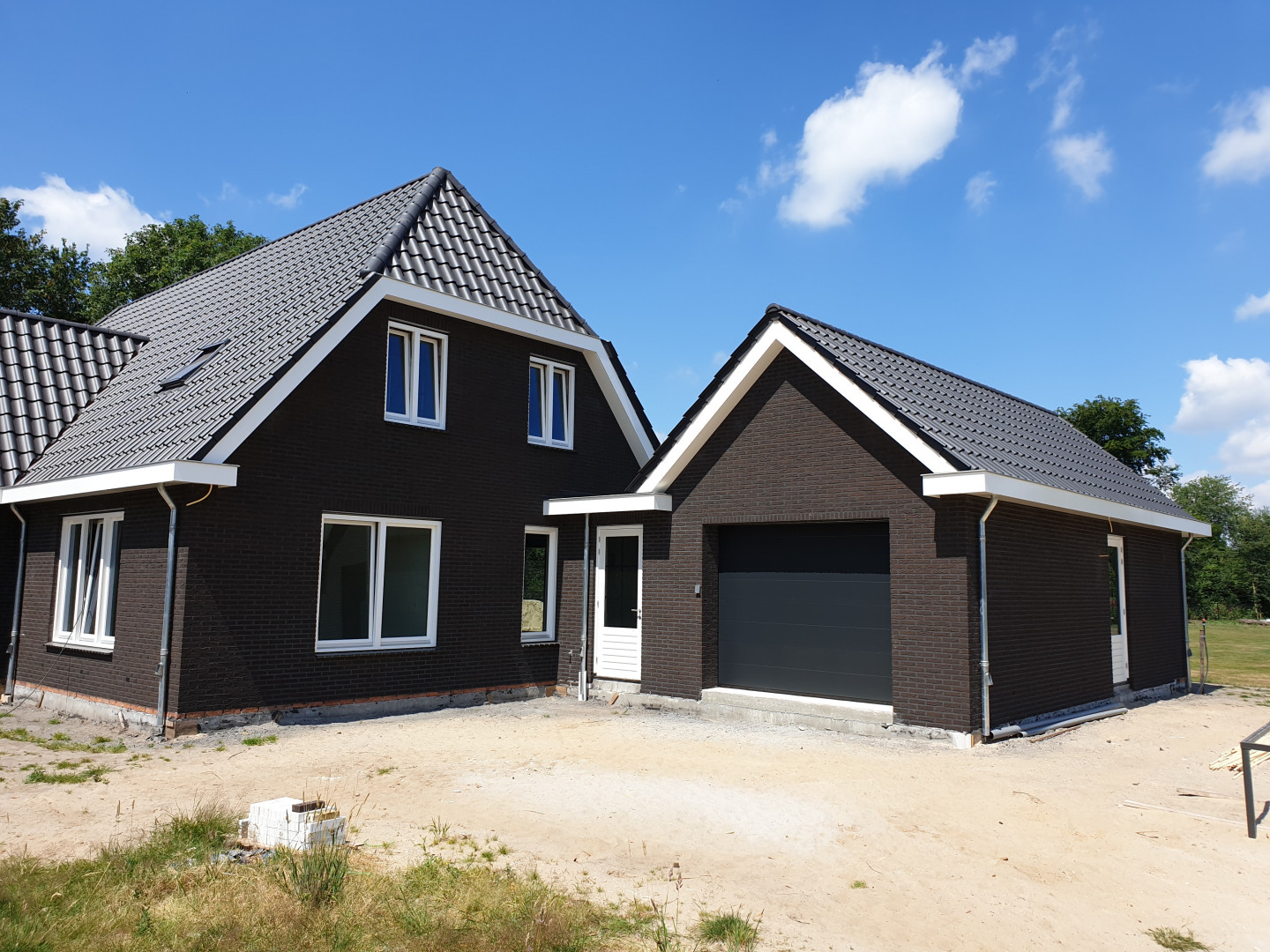 Vrijstaande woning met garage in Hierden