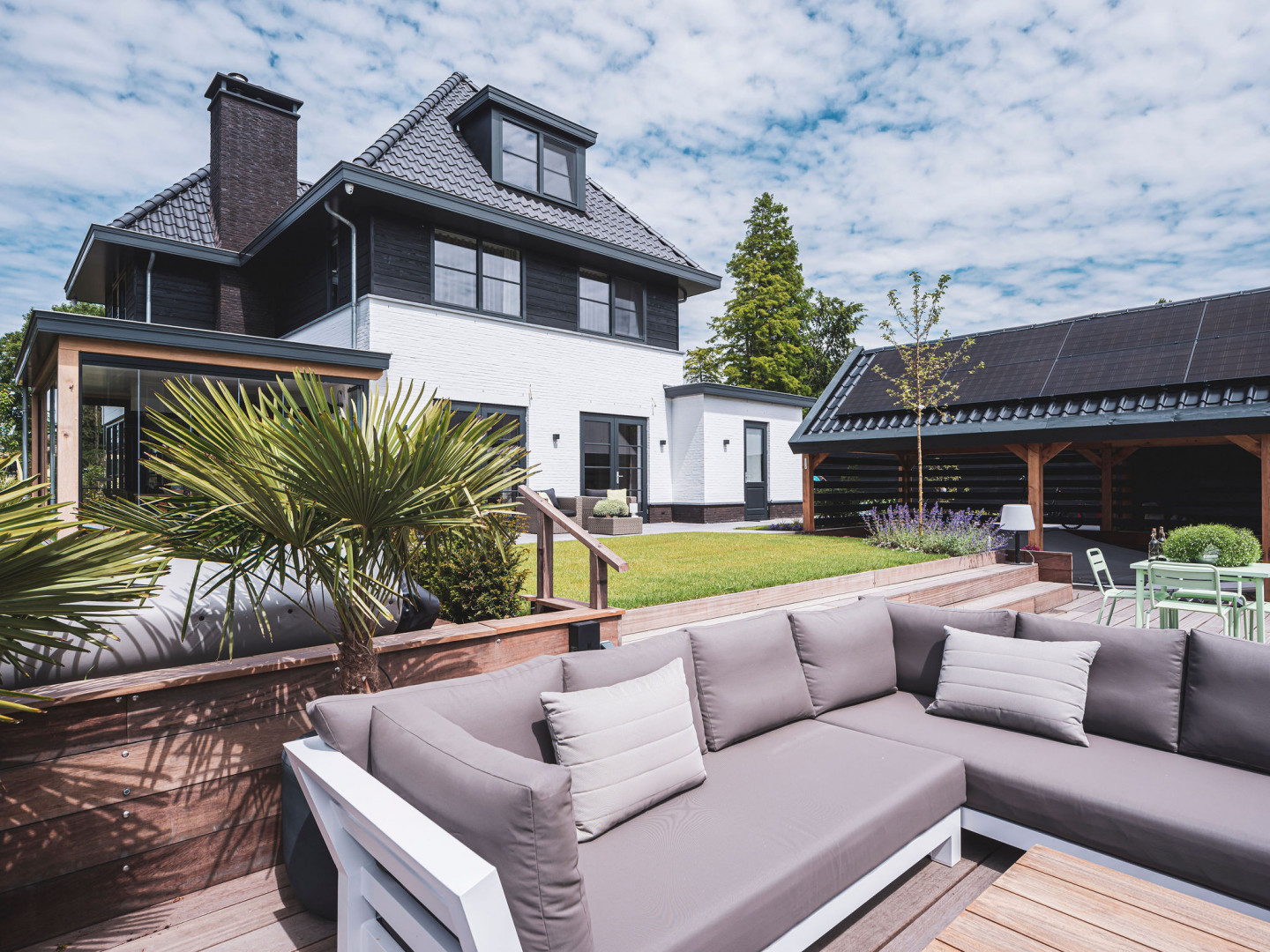 Landelijke jaren 30 woning, moderne uitstraling, wit, villa