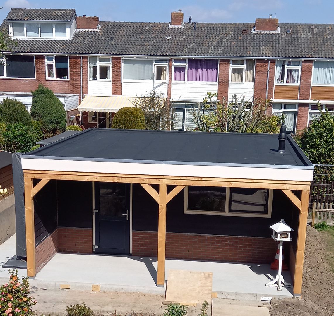 Verbouw woning gerealiseerd en nieuwe veranda in achtertuin