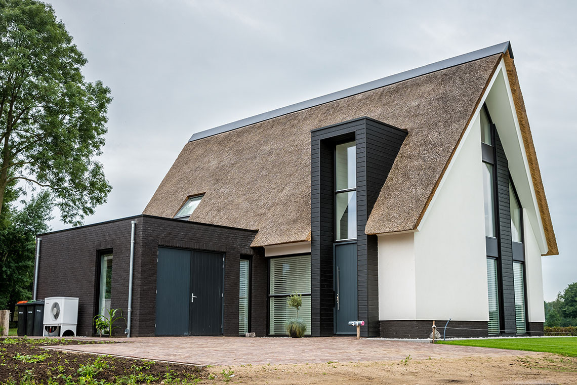 Schuurwoning met riet