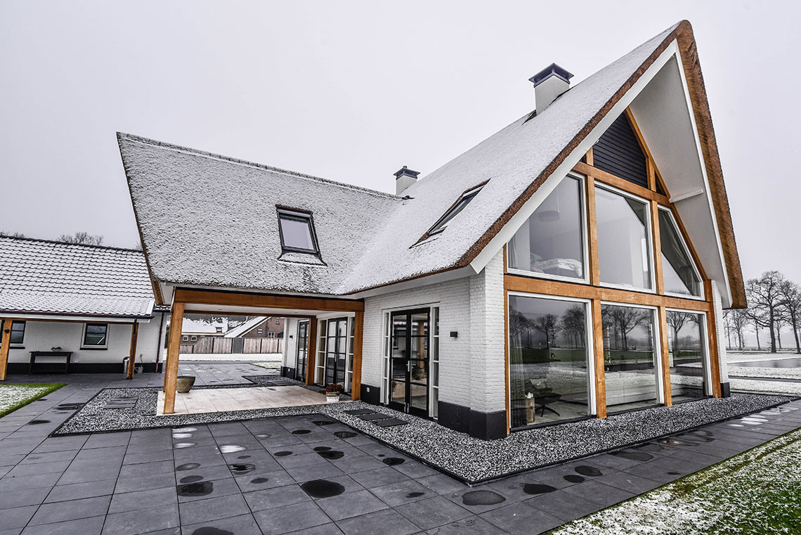 Luxe vrijstaande woning met bijgebouw