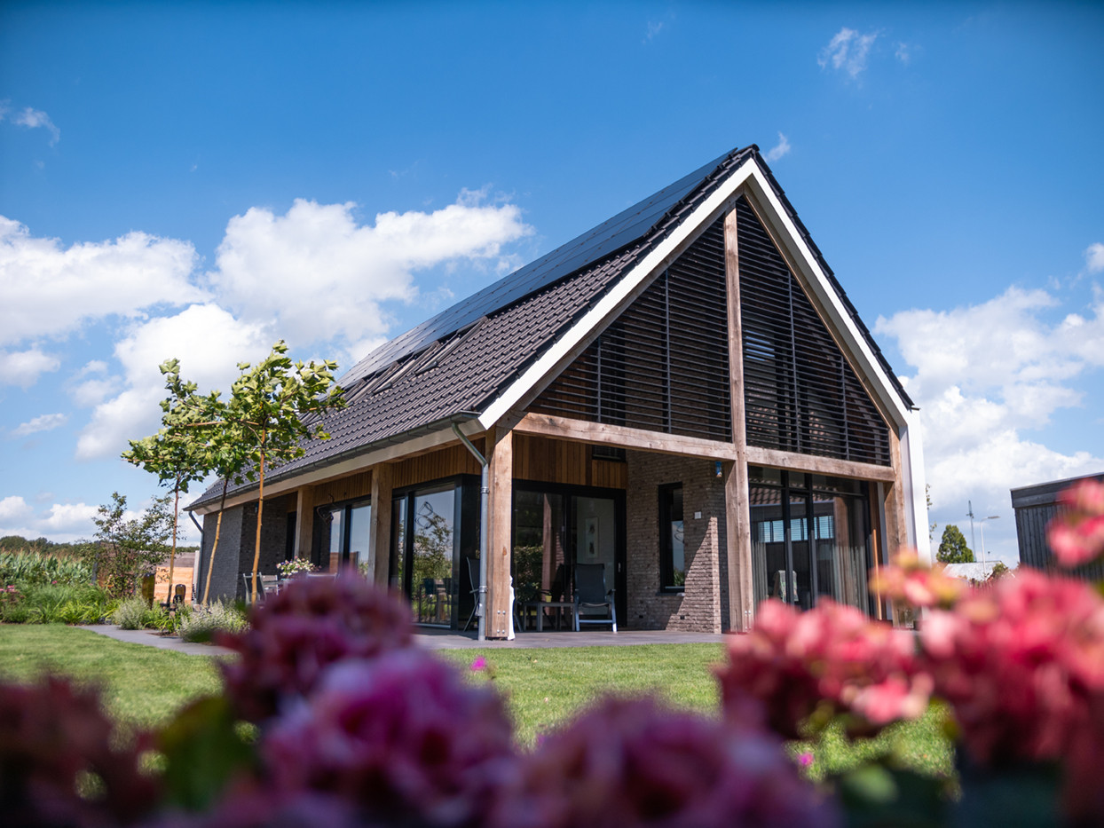 Vrijstaande schuurwoning  met houten gebinten