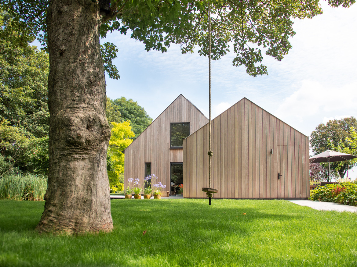 Vrijstaande schuurwoning met houten gevelbekleding
