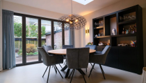 Aanbouw met lichtstraat