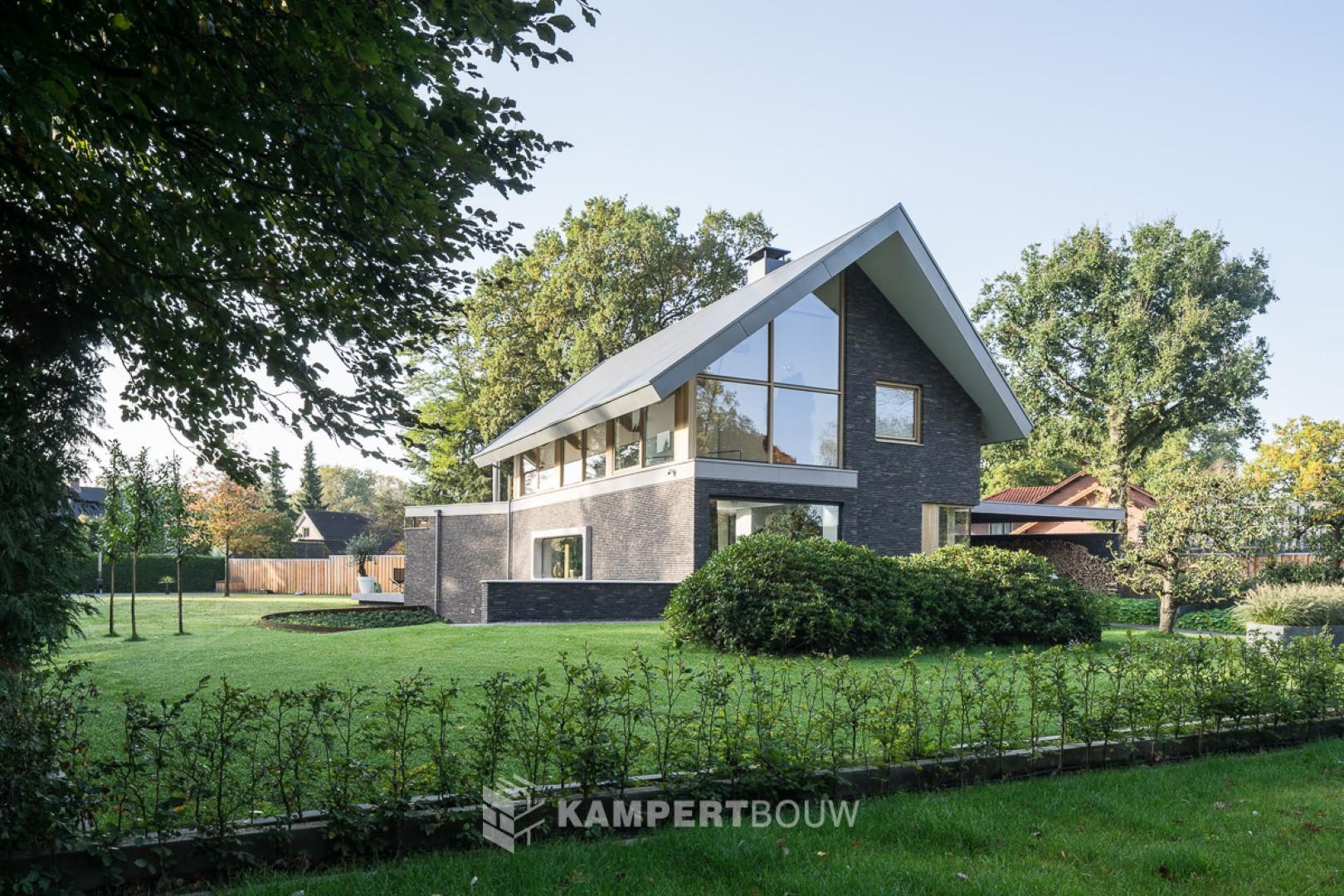 Modern woonhuis met leien dakbedekking