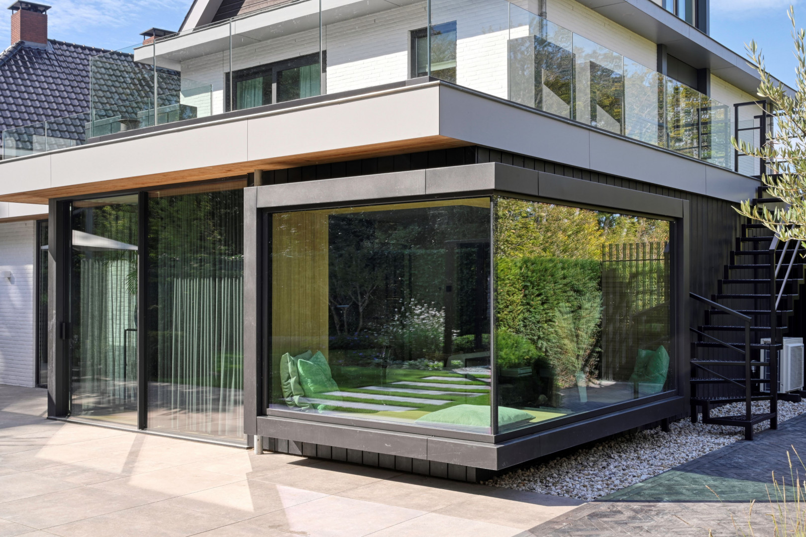 Renovatie moderne villa aan de rand van het bos