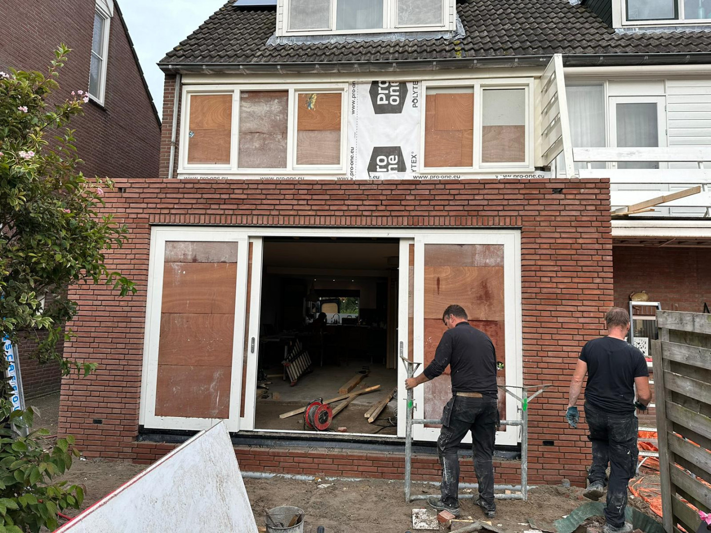 Aanbouw hoekwoning