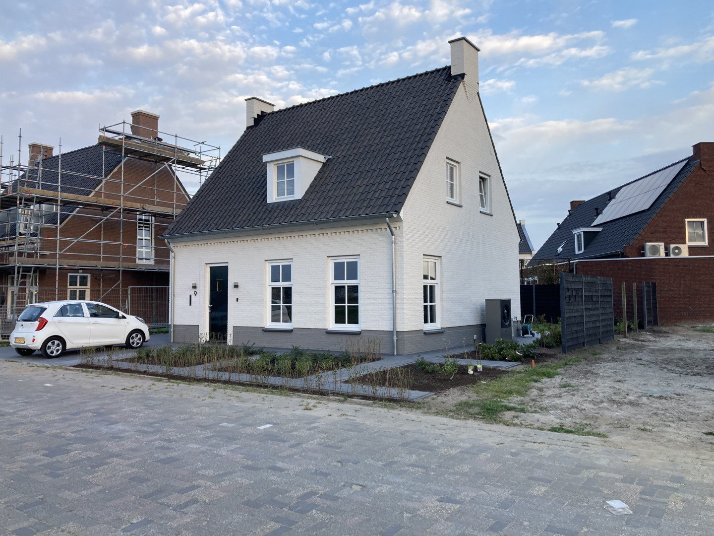 Moderne villa met zwembad en poolhouse