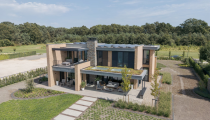 Moderne villa in eigentijdse prairie stijl