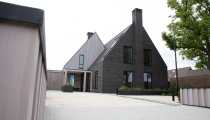 Nieuwbouw villa met boothuis